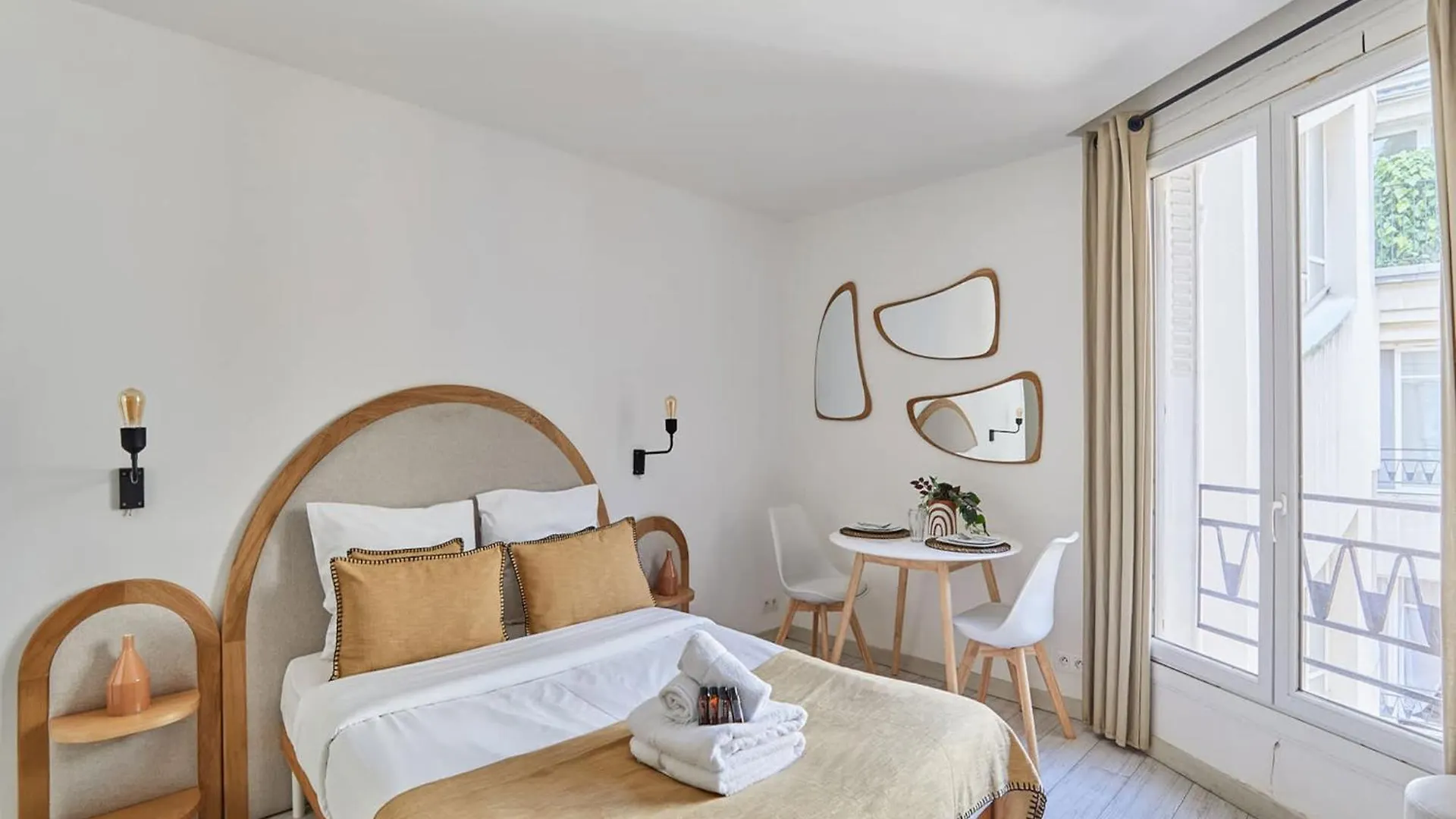 Studio Montaigne Champs Elysees Paris