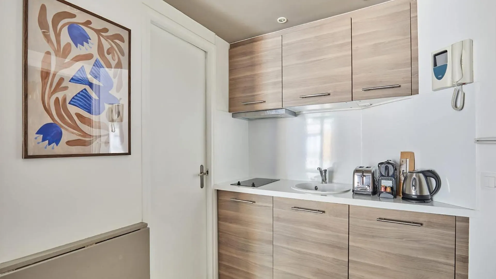 Apartment Studio Montaigne Champs Elysees Paris