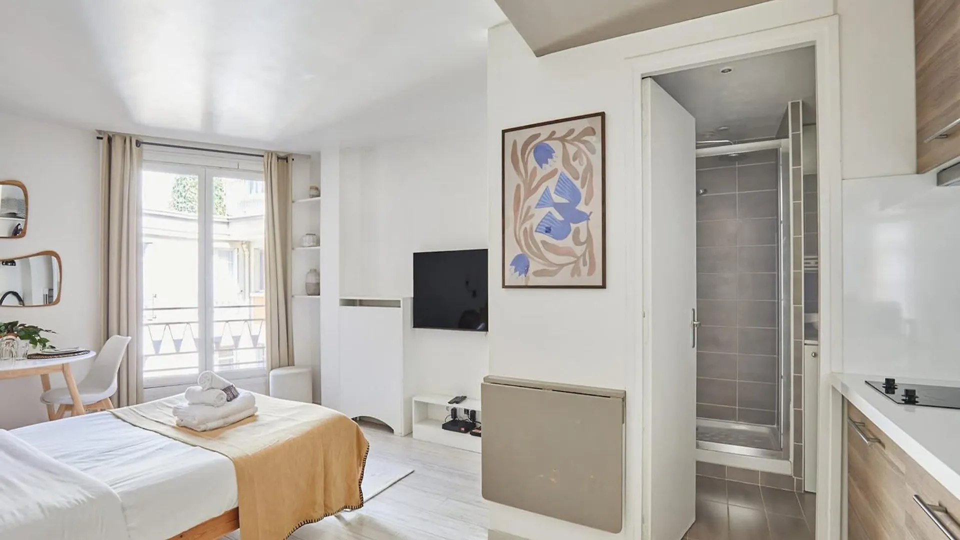 Studio Montaigne Champs Elysees Paris